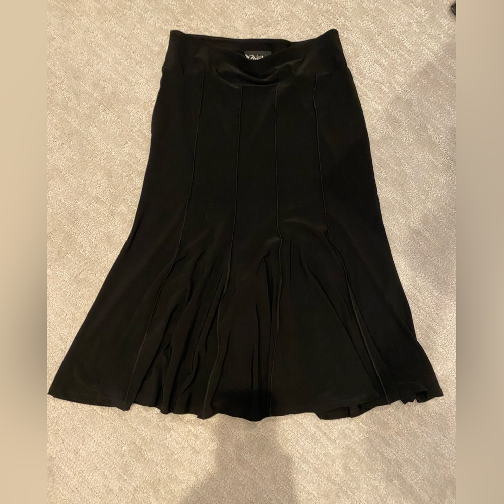 NueVa Size 6 long skirt, black